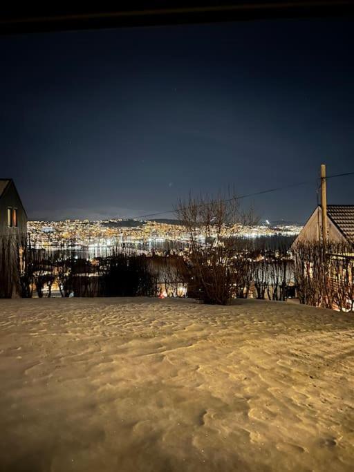 Aurora Apartment Very Close To Cable Car And Sherpatrappa Tromso Exterior photo