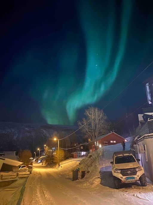 Aurora Apartment Very Close To Cable Car And Sherpatrappa Tromso Exterior photo