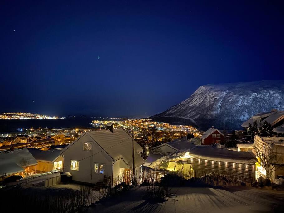 Aurora Apartment Very Close To Cable Car And Sherpatrappa Tromso Exterior photo