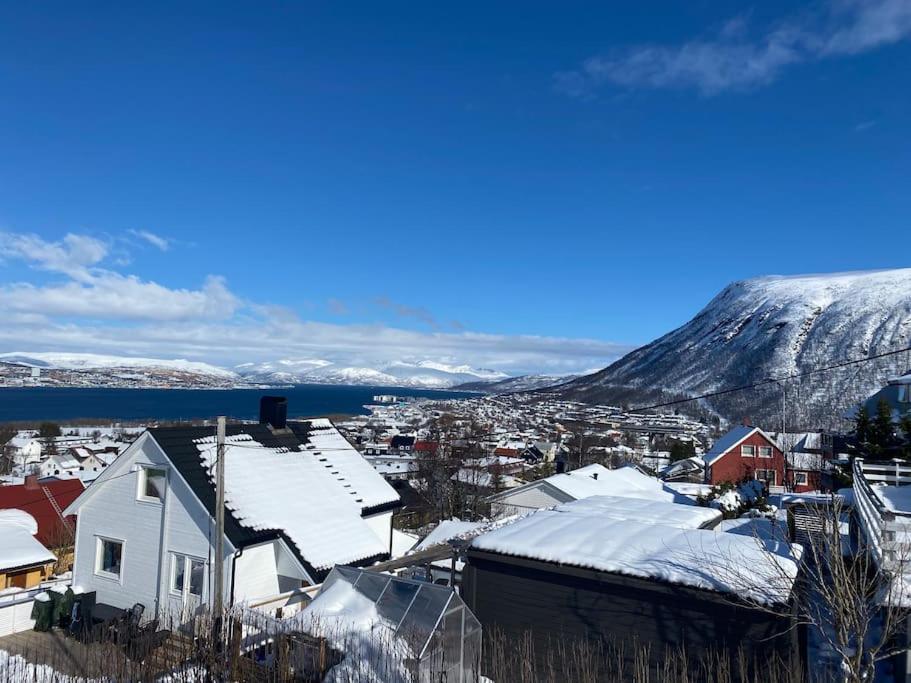 Aurora Apartment Very Close To Cable Car And Sherpatrappa Tromso Exterior photo