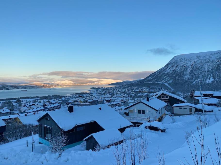 Aurora Apartment Very Close To Cable Car And Sherpatrappa Tromso Exterior photo