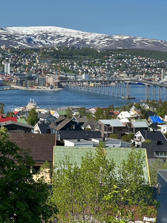 Aurora Apartment Very Close To Cable Car And Sherpatrappa Tromso Exterior photo